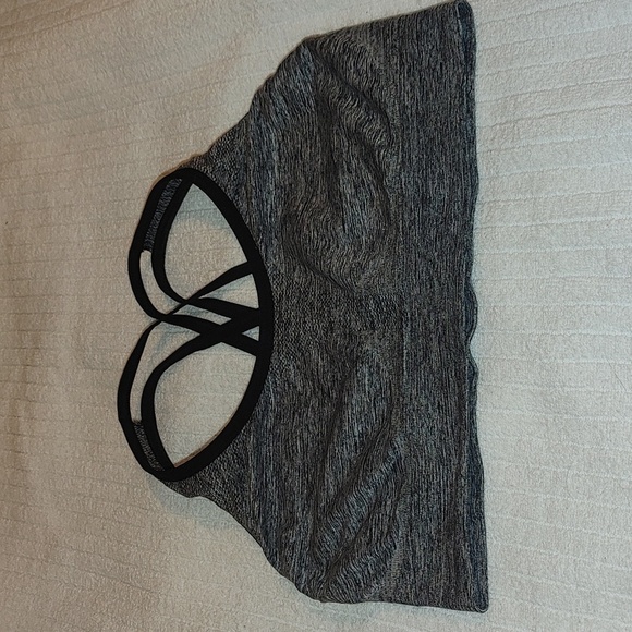 NWOT AKAMC grey and black sports bra unpadded - Picture 4 of 6